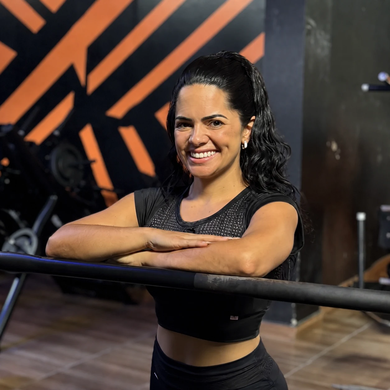 Dejane Almeida treinando na academia